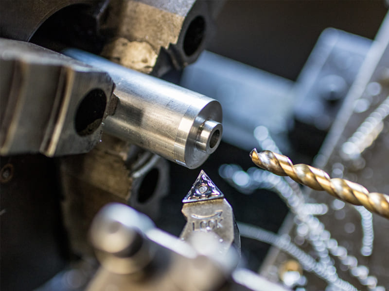 機械加工:切削(旋盤加工やフライス加工)