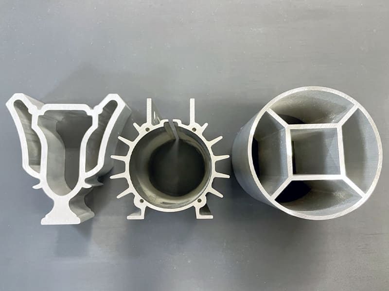 アルミニウム形材